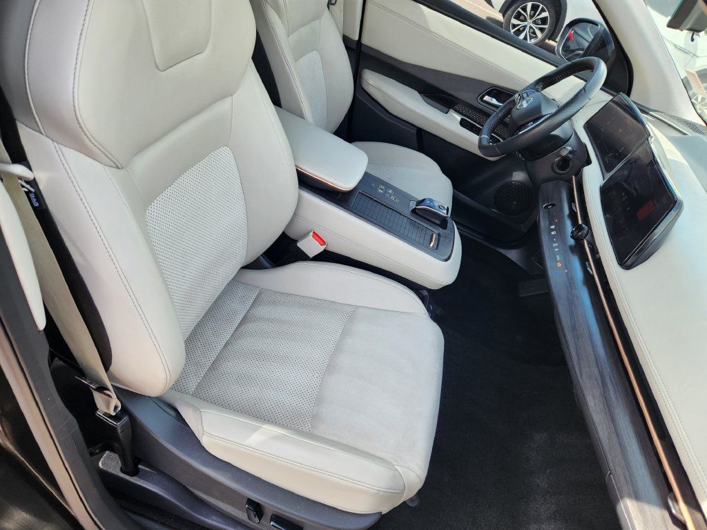 Certified 2024 Nissan Ariya AWD image 11