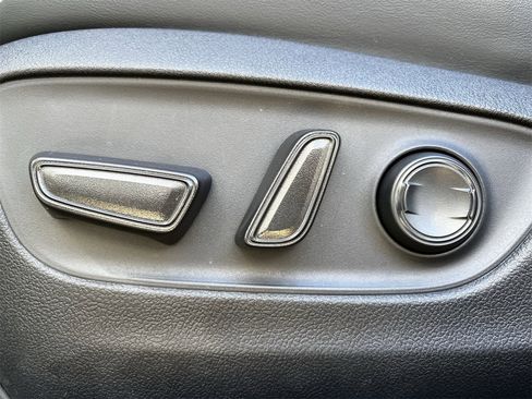 Used 2021 Toyota RAV4 XLE Premium image 24