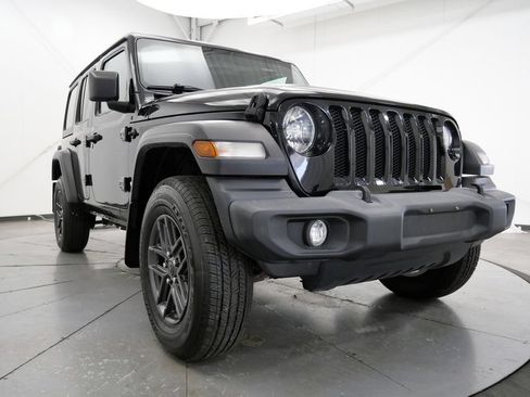 Used 2020 Jeep Wrangler Unlimited Sport w/ Technology Group AWD/4WD image 40