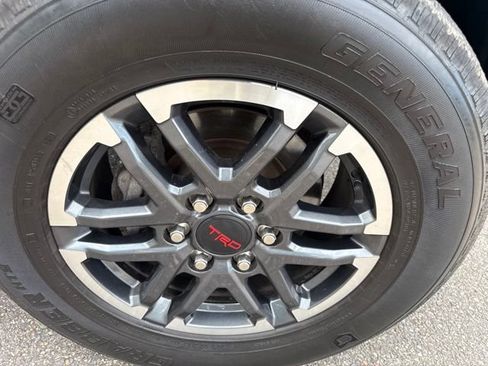 Used 2024 Toyota Tacoma TRD Sport AWD/4WD image 13