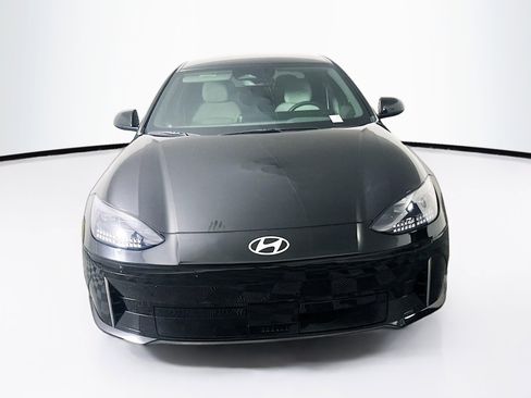 Used 2024 Hyundai Ioniq 6 SEL image 2