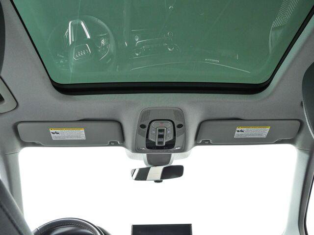 Used 2024 Audi Q5 2.0T Premium w/ Convenience Package AWD/4WD image 18