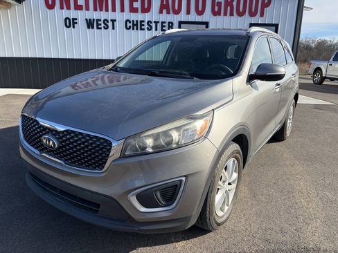 Used 2018 Kia Sorento FWD image 2