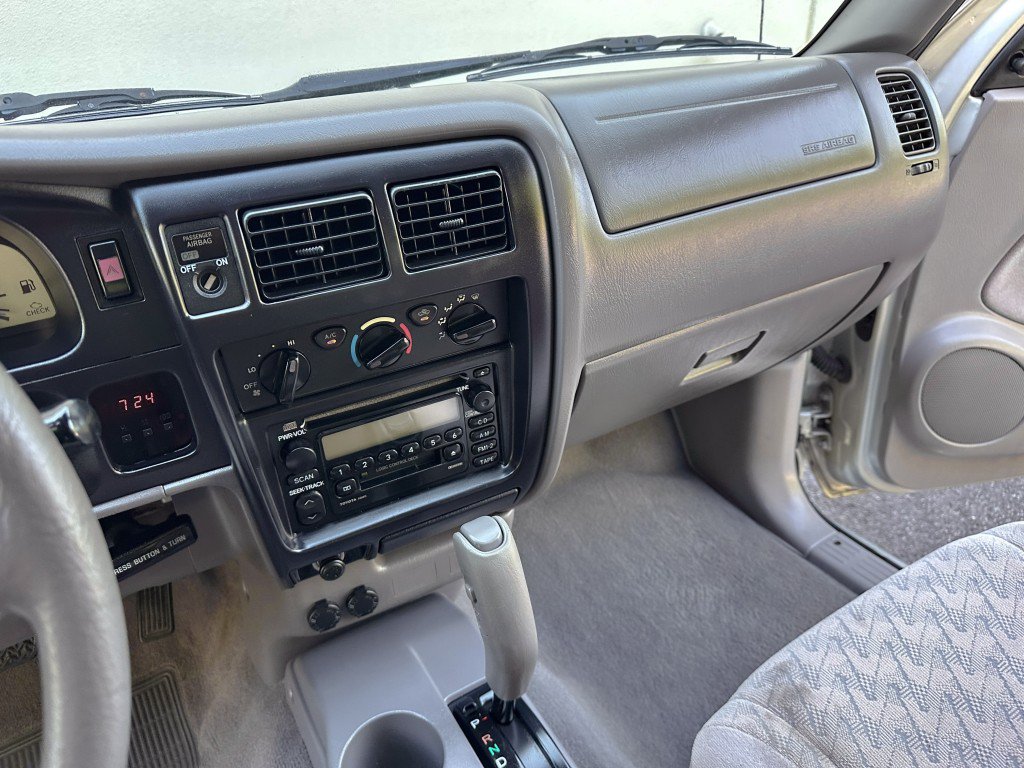 Used 2003 Toyota Tacoma 2WD Xtracab w/ SR5 Pkg image 19