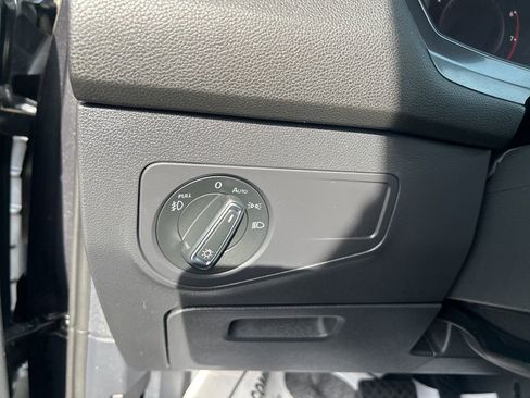 Used 2020 Volkswagen Tiguan SEL image 22