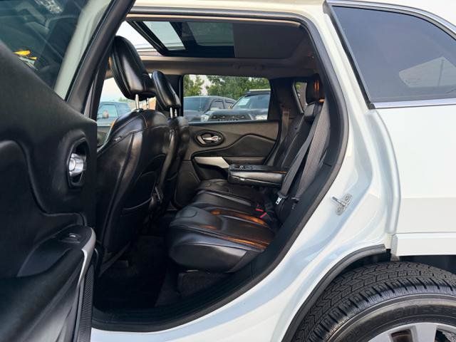 Used 2017 Jeep Cherokee Overland w/ Technology Group AWD/4WD image 12