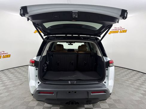 New 2026 Nissan Pathfinder Platinum image 5