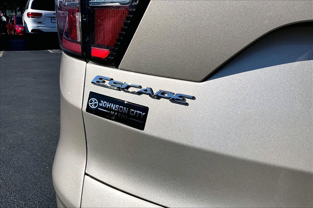 Used 2018 Ford Escape Titanium AWD/4WD image 8