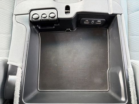 Used 2018 RAM 2500 Tradesman w/ Chrome Appearance Group AWD/4WD image 39