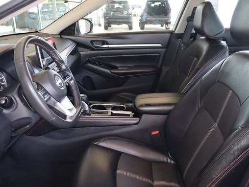 Used 2024 Nissan Altima 2.5 SR FWD image 14