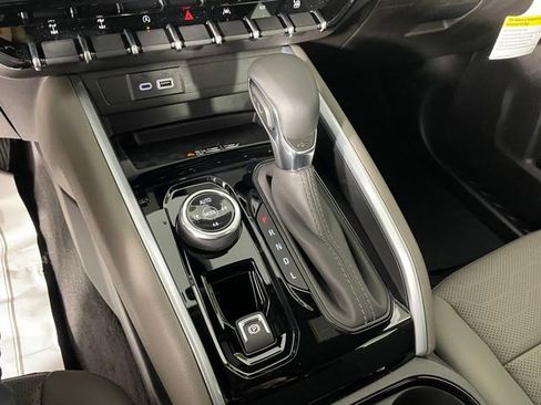 New 2026 Chevrolet Colorado ZR2 w/ Technology Package AWD/4WD image 7
