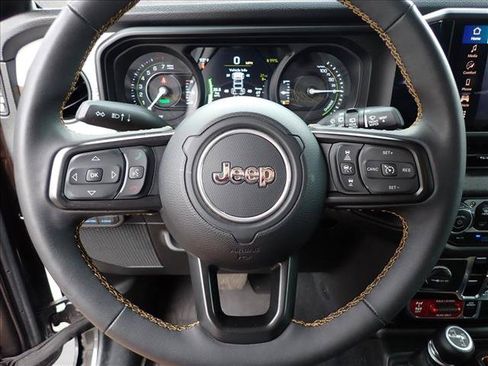 Used 2024 Jeep Wrangler Unlimited AWD/4WD image 9