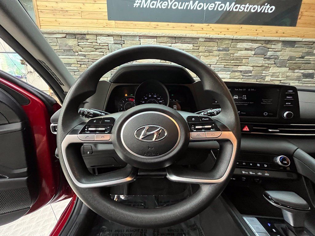 Used 2023 Hyundai Elantra SEL FWD image 38