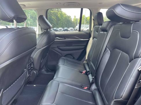 Certified 2023 Jeep Grand Cherokee Limited w/ Black Appearance Package AWD/4WD image 20