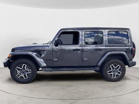 Used 2025 Jeep Wrangler Unlimited Sahara AWD/4WD image 2