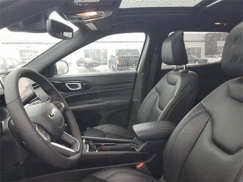 Used 2025 Jeep Compass Limited w/ High Altitude Package image 15