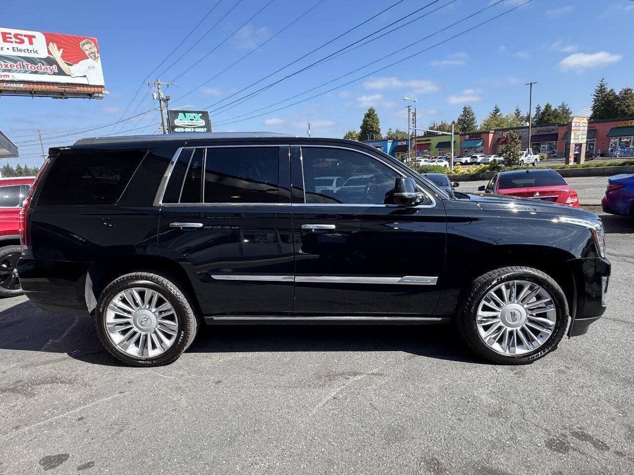 Used 2019 Cadillac Escalade Platinum RWD image 11