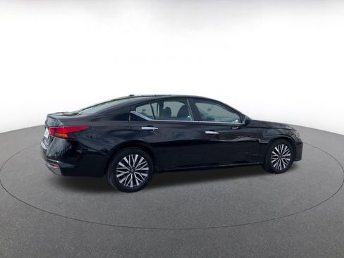 Used 2025 Nissan Altima 2.5 SV image 15