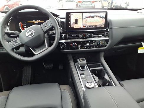 New 2026 Nissan Pathfinder SL image 9