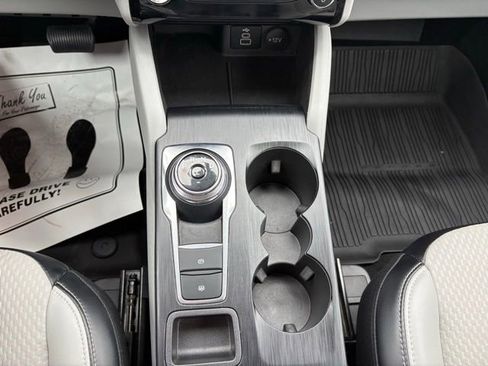 Used 2024 Ford Escape SE image 33