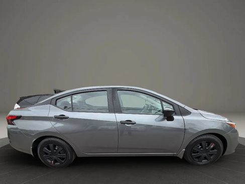 Used 2020 Nissan Versa S FWD image 4