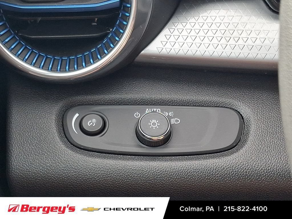Certified 2024 Chevrolet Trax LT FWD image 25