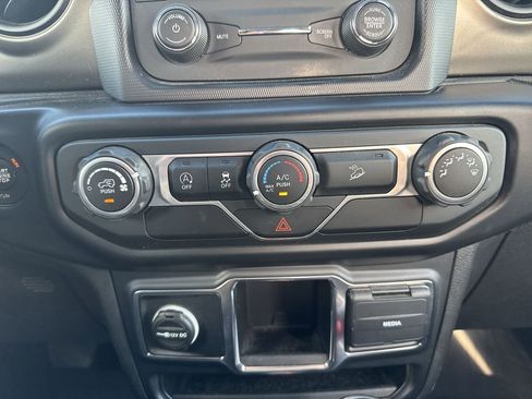 Certified 2019 Jeep Wrangler Sport image 17