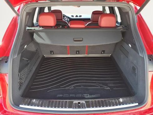 Used 2023 Porsche Cayenne Platinum Edition image 25