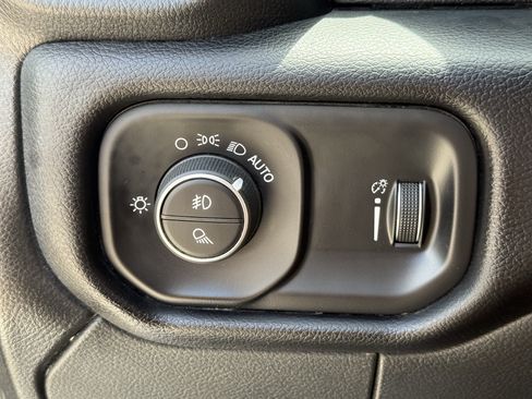 Used 2024 RAM 2500 Big Horn AWD/4WD image 24
