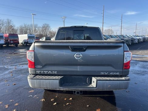 Used 2018 Nissan Titan SV image 7
