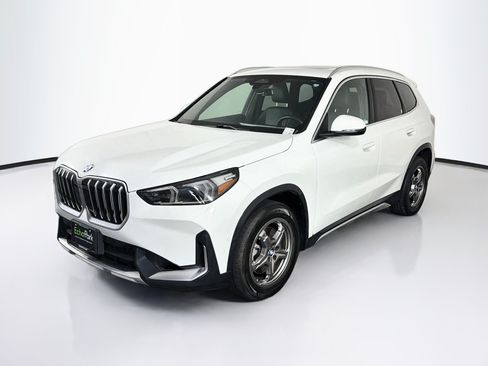 Used 2025 BMW X1 xDrive28i AWD/4WD image 3