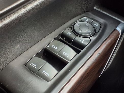 Used 2020 GMC Sierra 1500 SLT image 18