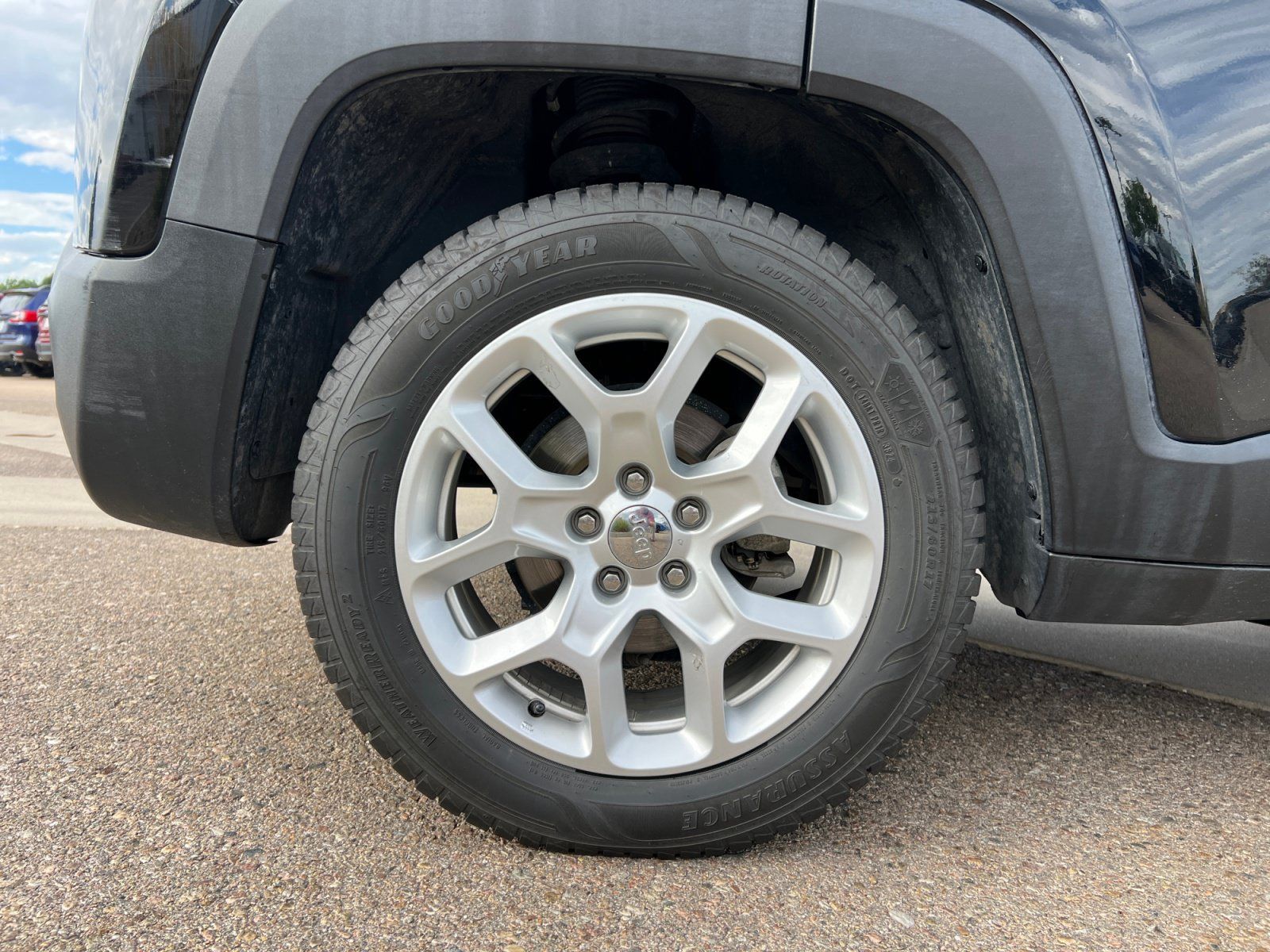 Used 2018 Jeep Renegade Latitude w/ Cold Weather Group AWD/4WD image 24