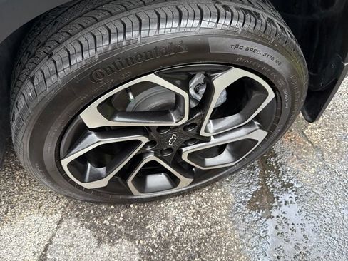 Used 2024 Chevrolet Trax RS w/ Sunroof Package FWD image 4