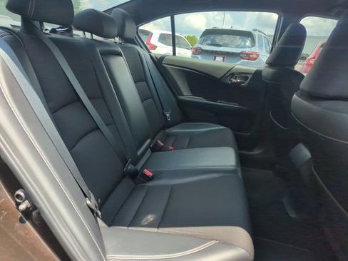 Used 2017 Honda Accord Sport image 22