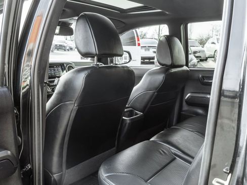 Used 2019 Toyota Tacoma TRD Sport image 25