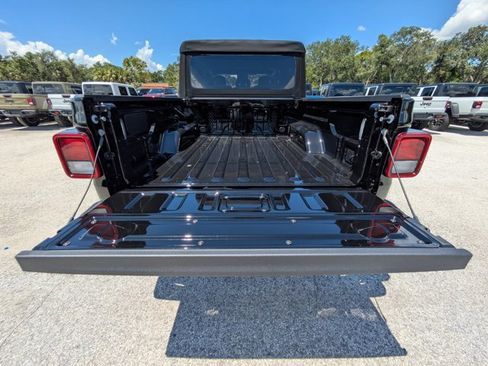 New 2025 Jeep Gladiator Sport image 11