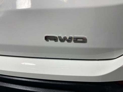 Used 2024 GMC Terrain SLE image 10