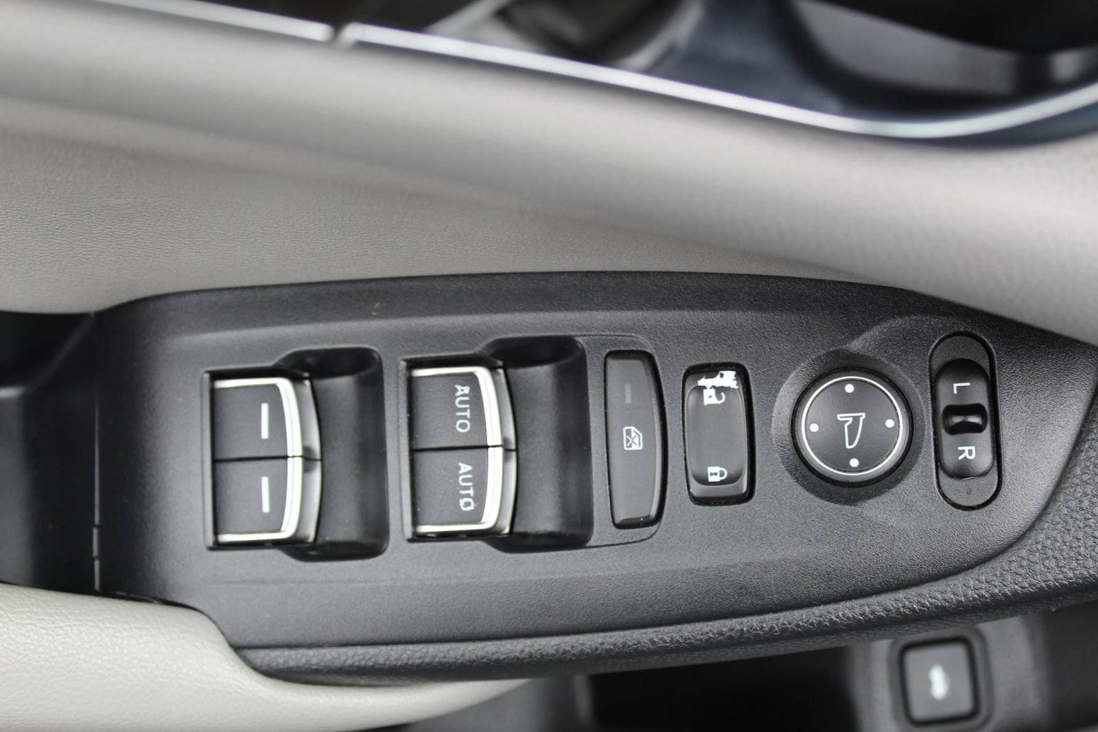Used 2019 Honda Accord EX image 30