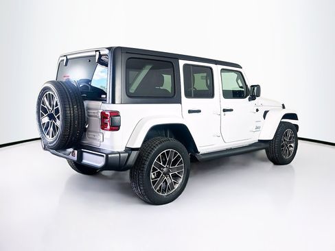 Used 2023 Jeep Wrangler Unlimited Sahara w/ Cold Weather Group AWD/4WD image 9