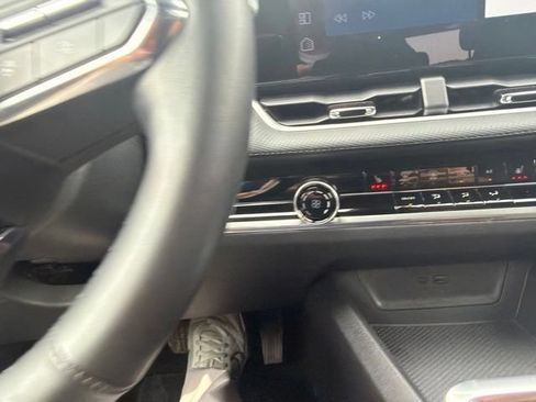Used 2025 Chevrolet Equinox LT AWD/4WD image 5