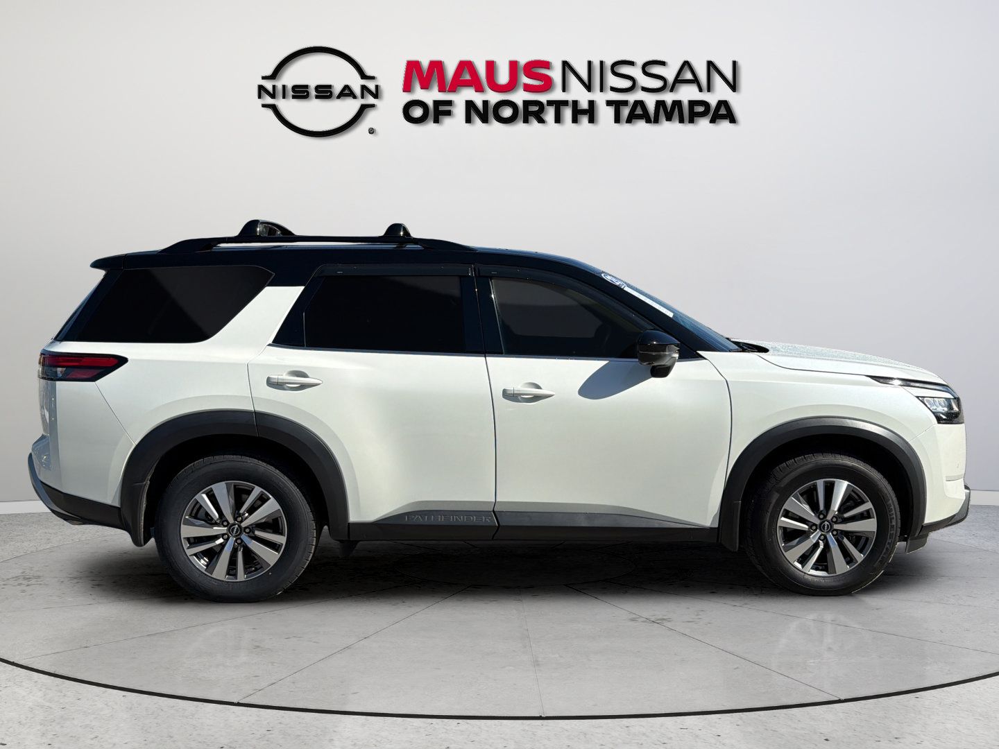 Used 2023 Nissan Pathfinder SL w/ Black Appearance Package FWD image 14