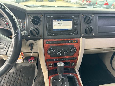 Used 2006 Jeep Commander Limited image 10