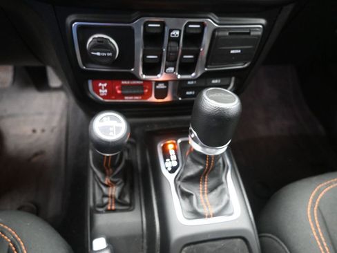 Used 2022 Jeep Gladiator Mojave w/ Cold Weather Group image 4