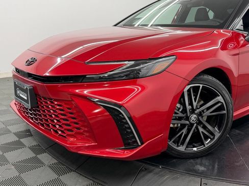 Used 2025 Toyota Camry XSE FWD image 4