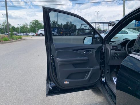 Used 2022 Honda Ridgeline Black Edition image 11