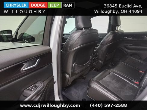 Used 2023 Jeep Grand Cherokee Altitude AWD/4WD image 28