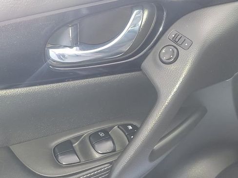 Used 2019 Nissan Rogue Sport SV w/ All-Weather Package image 7