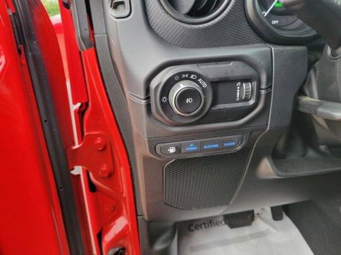 Used 2025 Jeep Wrangler Unlimited Rubicon 4xe w/ Safety Group AWD/4WD image 15