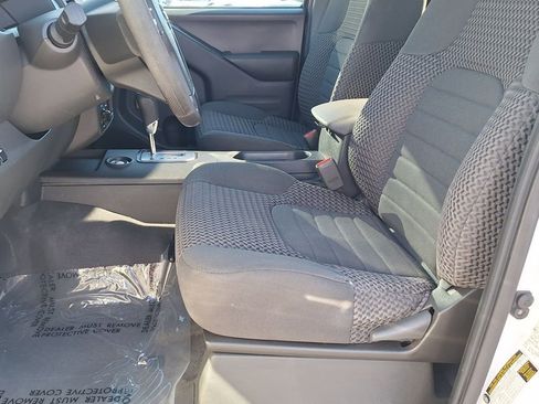 Used 2021 Nissan Frontier SV w/ SV Utility Package image 11